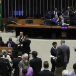 Câmara aprova urgência de PL que libera R$ 1,5 bi para saúde e educação