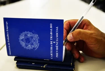 Taxa de desemprego em agosto mantém mínima histórica de 5,6%