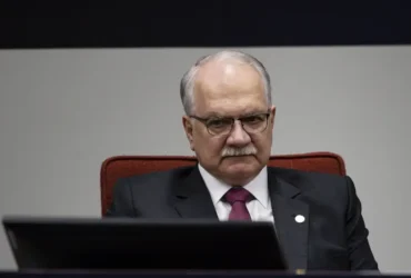 Fachin assume presidência do STF com Moraes como vice