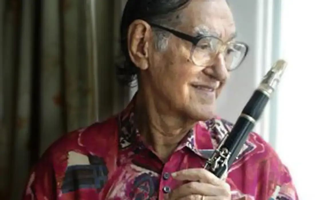 Choro ganha tributo a Severino Araújo no programa Roda de Choro