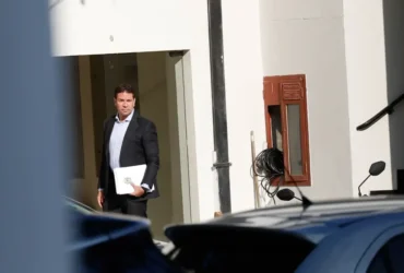 Fux decide suspender processo contra Ramagem em trama golpista