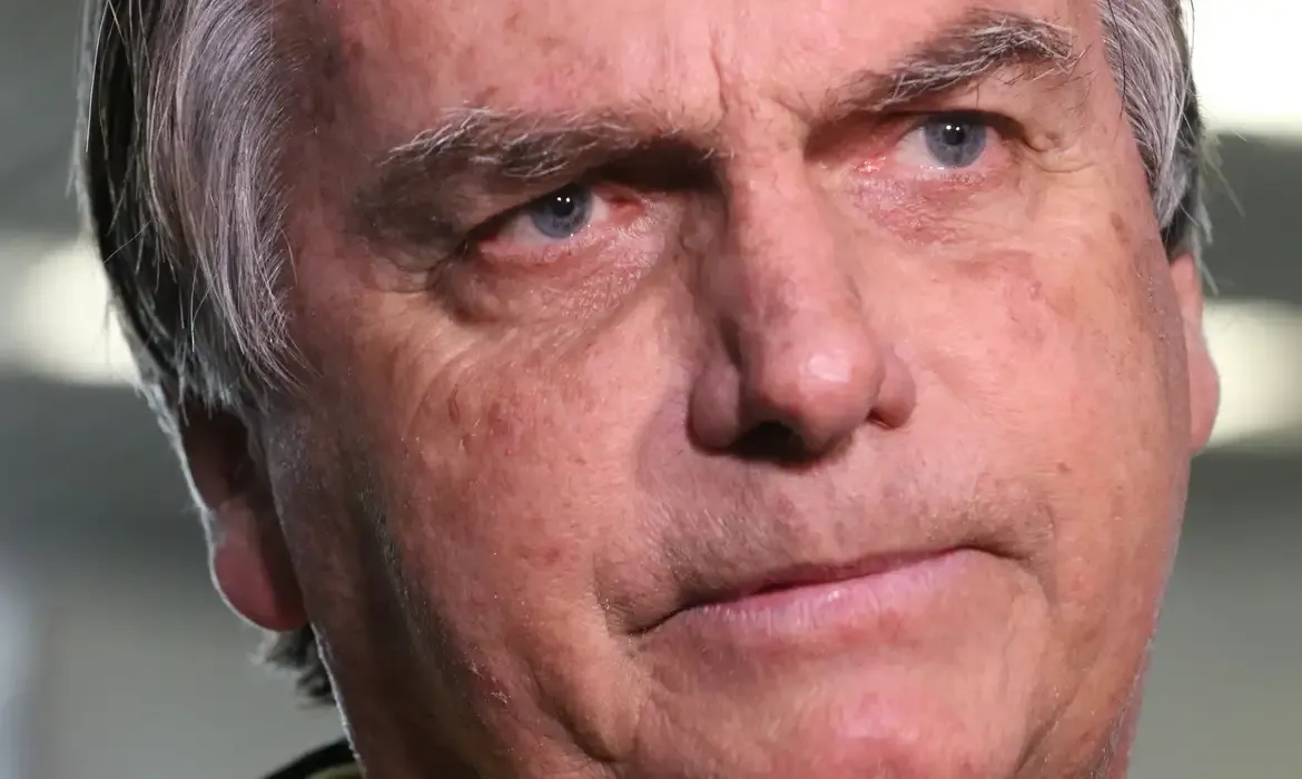 STF condena Bolsonaro a 27 anos de prisão em regime fechado
