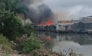Incêndio no Rio provoca mortes e paralisa estações do metrô
