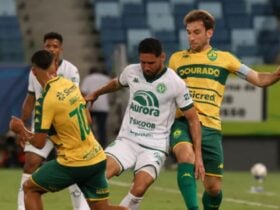 Lance de Cuiabá x Chapecoense. Imagem: AssCom Dourado