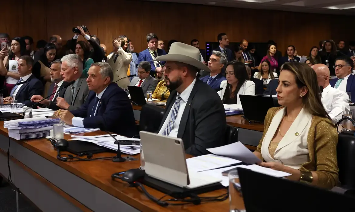 CPMI do INSS aprova convocações e convida ministros, diretor da PF e ex-AGU