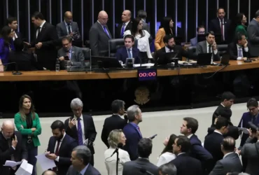 Câmara derruba voto secreto na PEC da Blindagem por falta de quórum