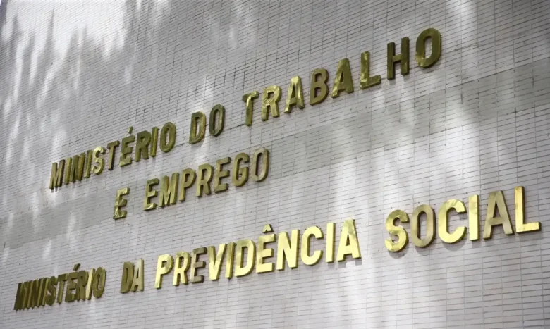 Governo alerta empregadores sobre atraso no FGTS de domésticas