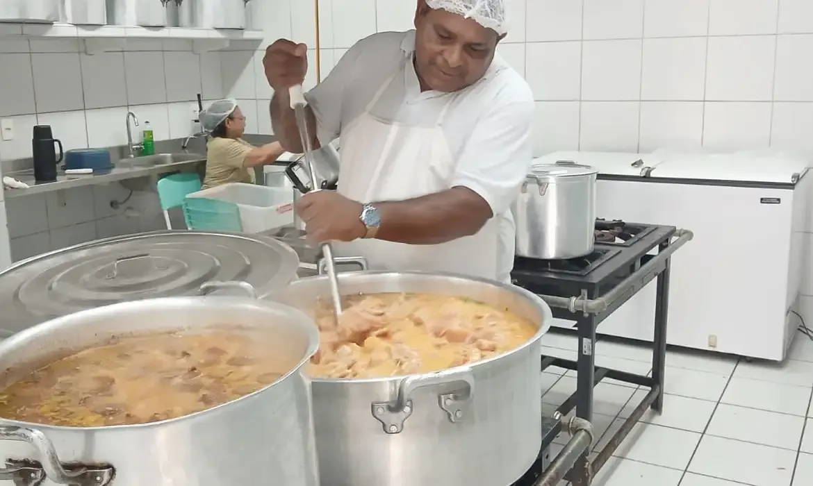 Brasil se torna referência na alimentação escolar com programas inovadores