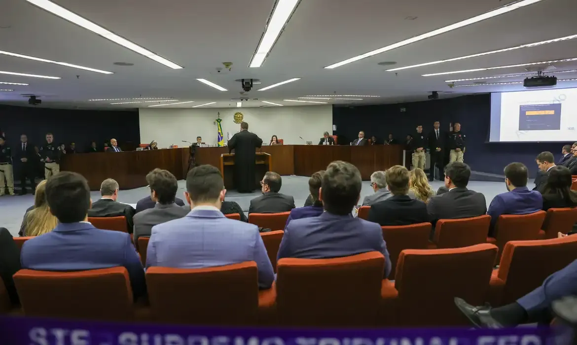 Golpe é descrito como 'tentativa da tentativa', afirma defesa de Bolsonaro no STF