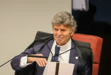 Fux afirma que competência do STF não inclui julgamento político de Bolsonaro