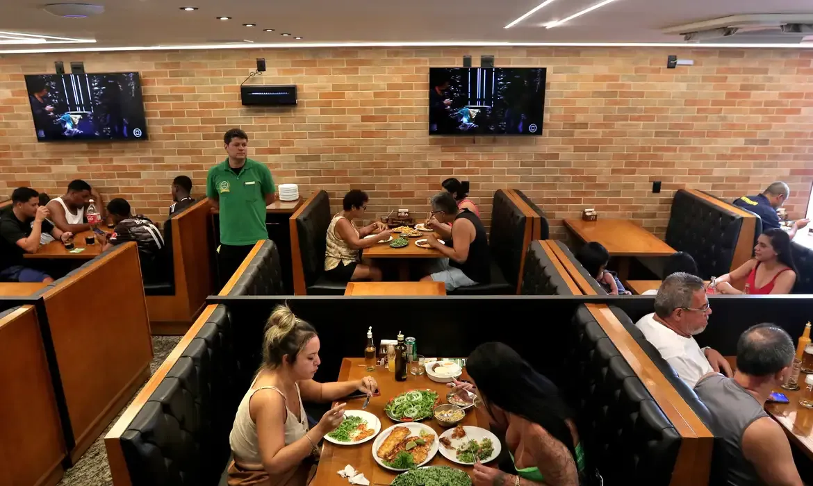 Alimentação mostra recuperação com queda no número de empresas no vermelho