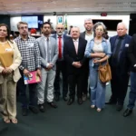 lideranças sindicais e Pedro Taques na câmara federal