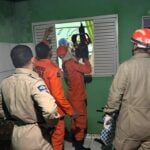 Homem fica preso em janela ao tentar entrar em casa e é resgatado pelos bombeiros em Poconé