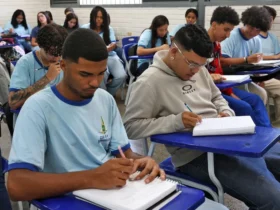 Pé-de-Meia paga oitava parcela para estudantes nascidos em setembro e outubro