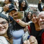 Educação é pilar do futuro do país, afirma Lula em encontro com estudantes