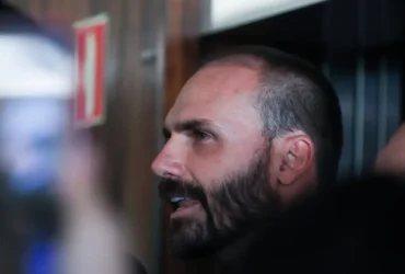 DPU pede rejeição de denúncia da PGR contra Eduardo Bolsonaro