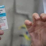 Brasil recebe 2,5 mil unidades de fomepizol para combater intoxicação por metanol