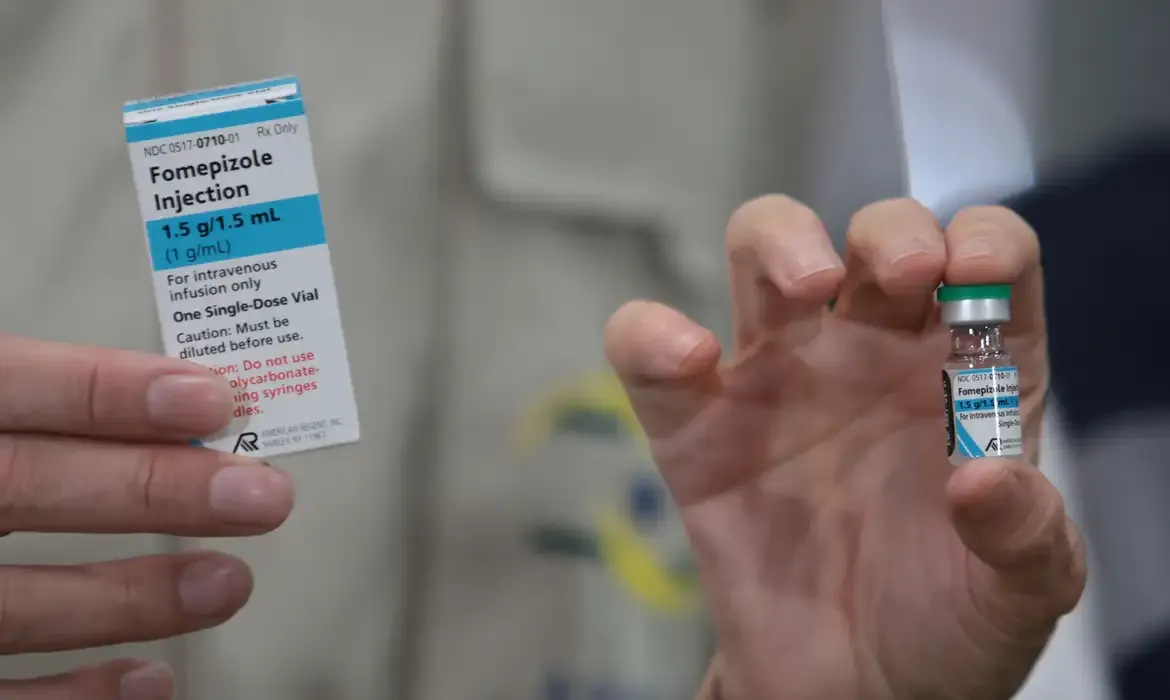 Brasil recebe 2,5 mil unidades de fomepizol para combater intoxicação por metanol