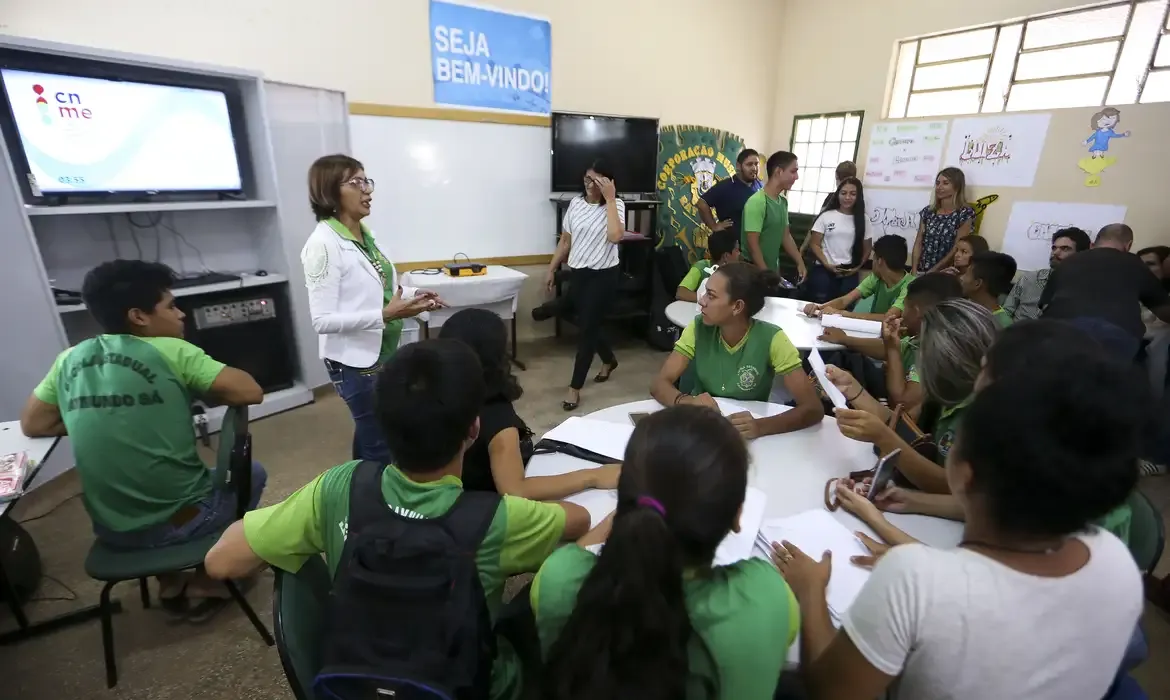 Liminar garante retorno de professores às salas de leitura em SP