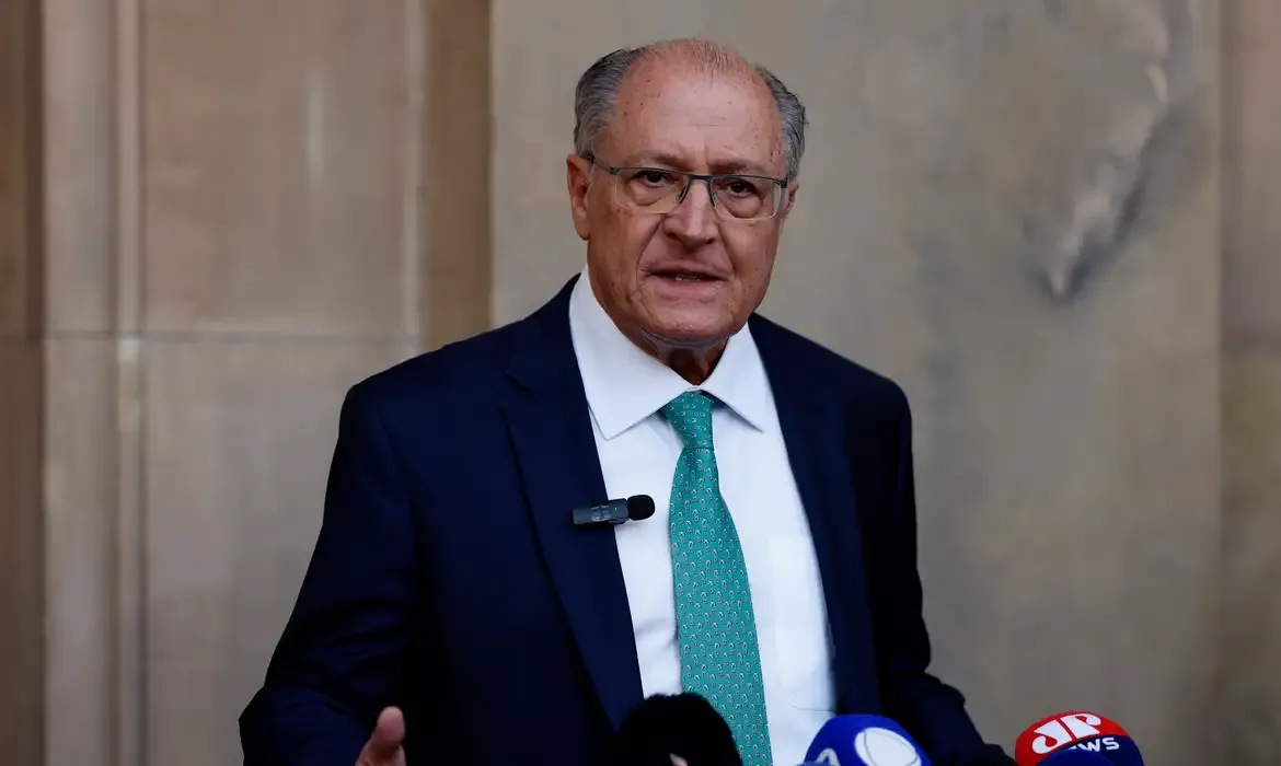 Alckmin destaca otimismo após conversa de Lula e Trump sobre tarifas
