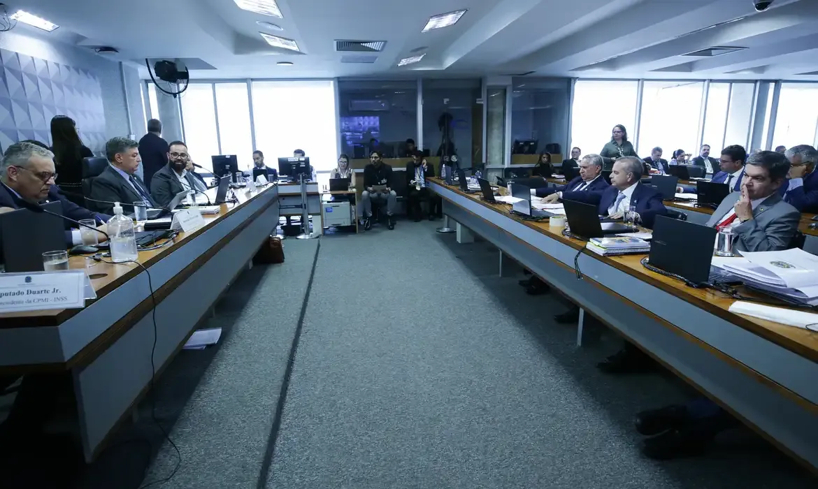CPMI investiga suspeitas de fraudes bilionárias no INSS envolvendo descontos irregulares