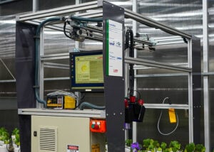 Robô usa luz para diagnóstico precoce de doença em algodão e soja 82 251014 RoboDiagnosticoDoencasAlgodao Wilson Aiello detalhe do robo