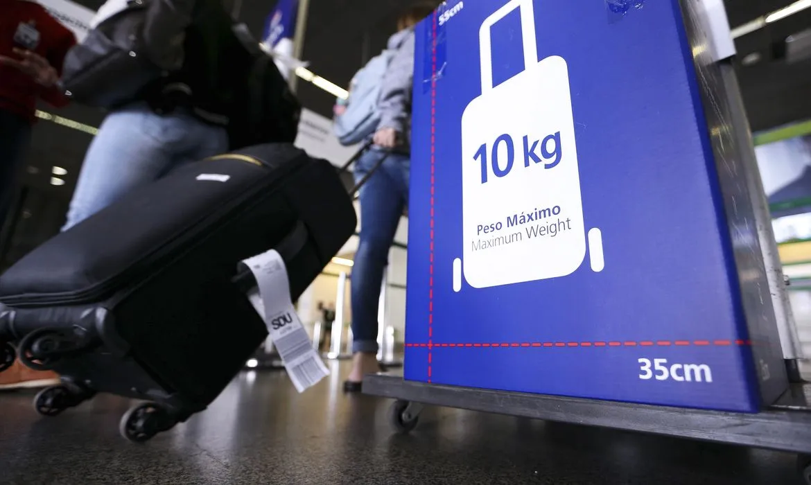 Aéreas devem detalhar mudanças na cobrança de bagagem de mão