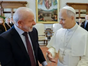Lula se reúne com o papa Leão XIV no Vaticano e o convida para a COP30