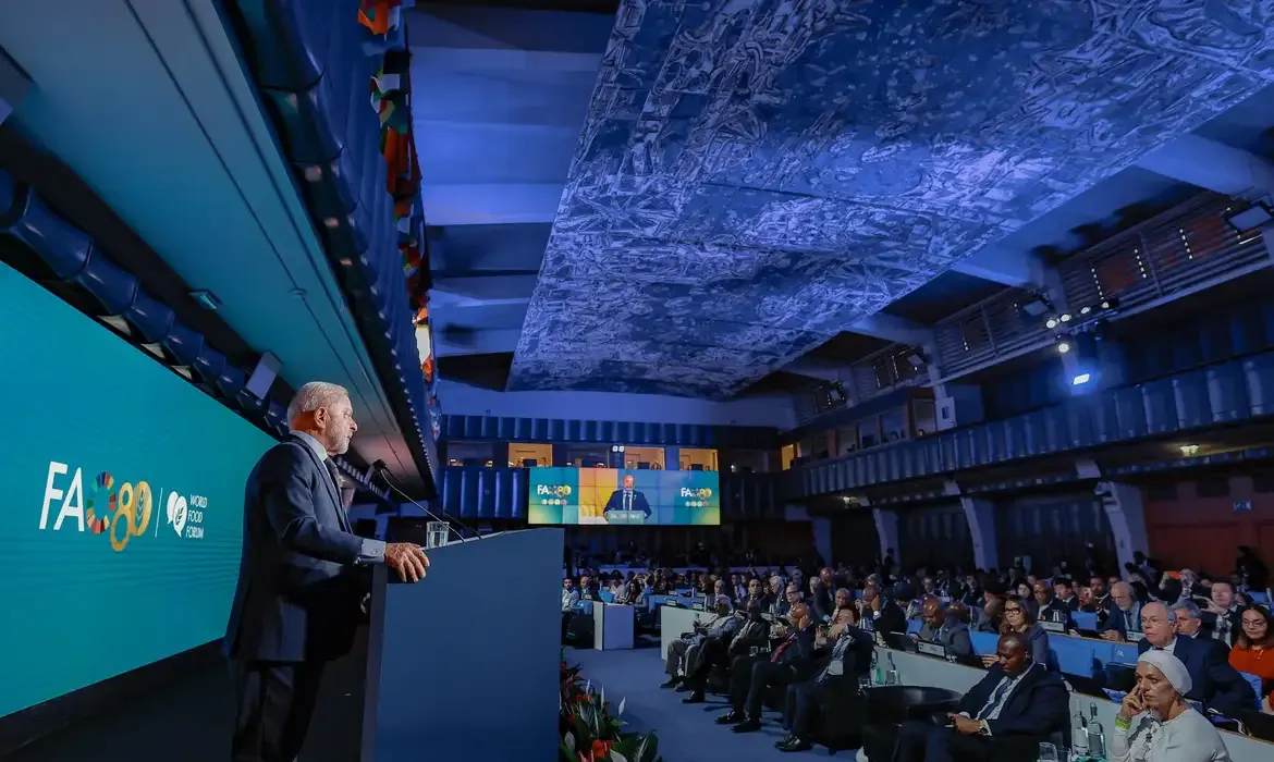 Lula afirma que fome é um problema político e não econômico