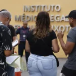 Famílias enfrentam dor no IML do Rio durante reconhecimento de corpos da operação