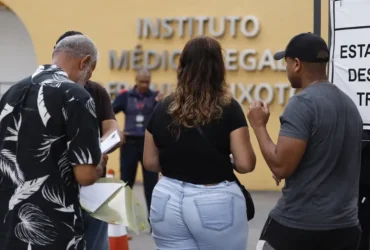 Famílias enfrentam dor no IML do Rio durante reconhecimento de corpos da operação