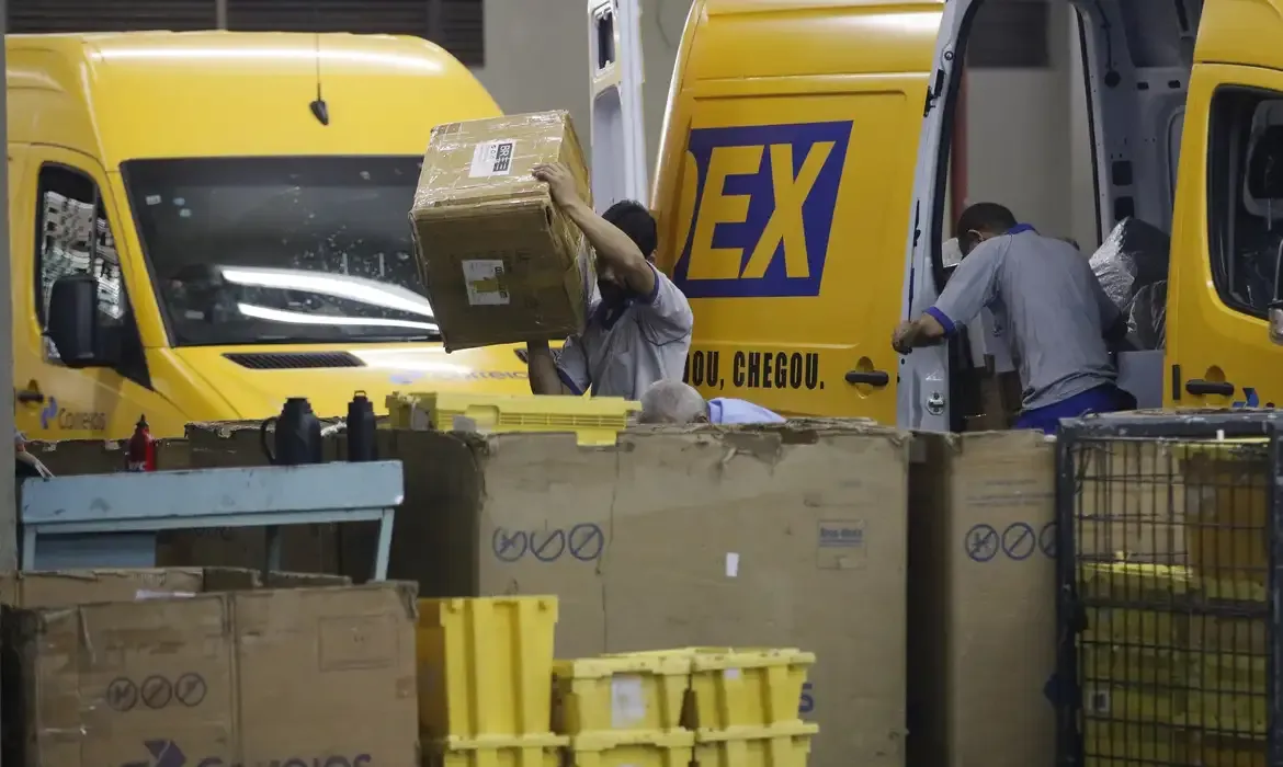 Correios negociam empréstimo de 20 bilhões para equilibrar finanças