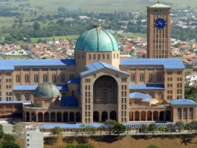 Festa da Padroeira reúne quase meio milhão de fiéis em Aparecida