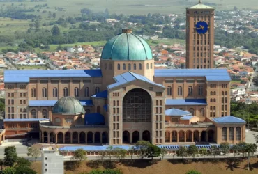 Festa da Padroeira reúne quase meio milhão de fiéis em Aparecida
