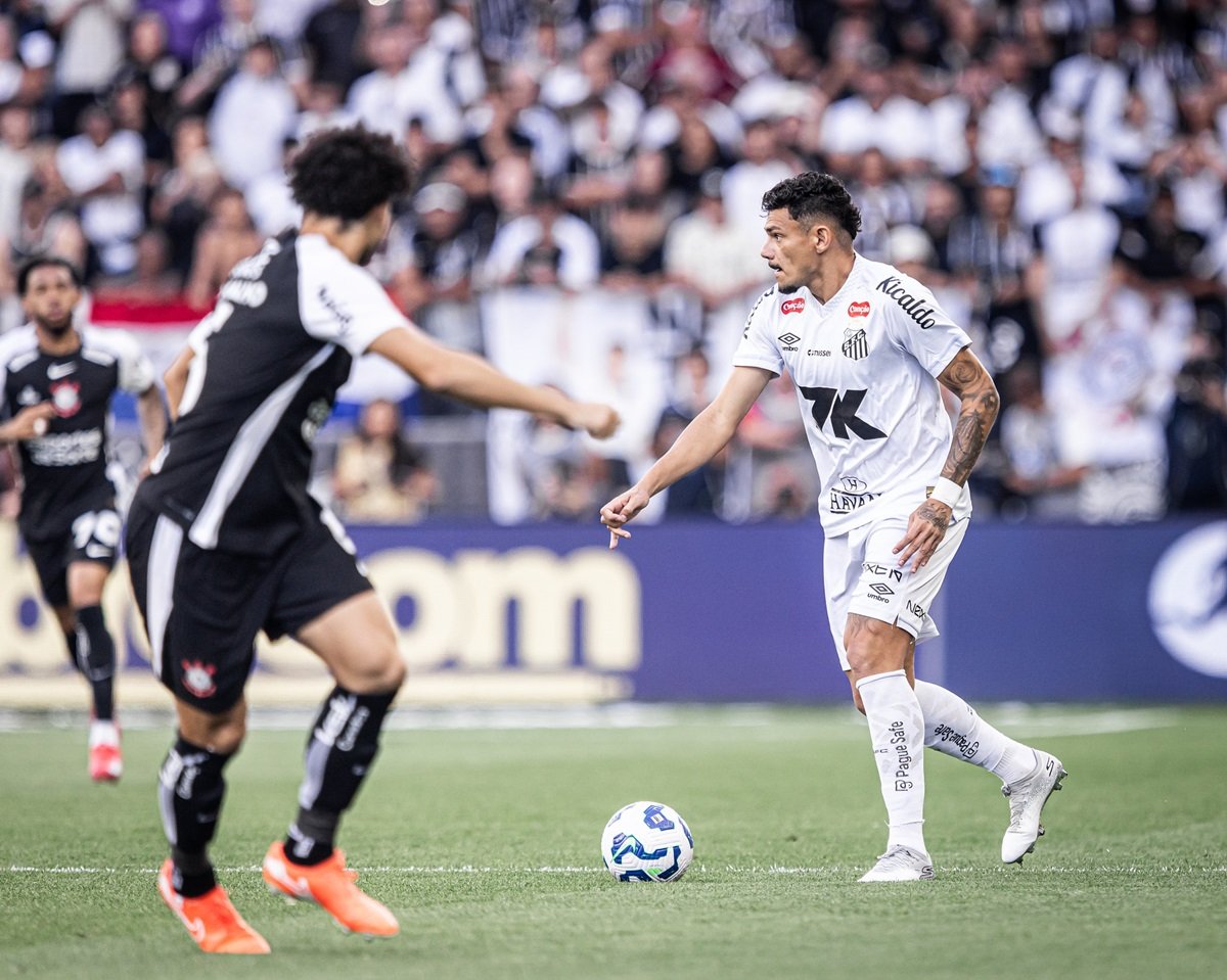 Santos x Corinthians: onde assistir, escalações e tudo sobre o Clássico Alvinegro pelo Brasileirão 2025. Imagem: Raul Baretta/Santos FC Santos x Corinthians: onde assistir, escalações e tudo sobre o Clássico Alvinegro pelo Brasileirão 2025. Imagem: Raul Baretta/Santos FC