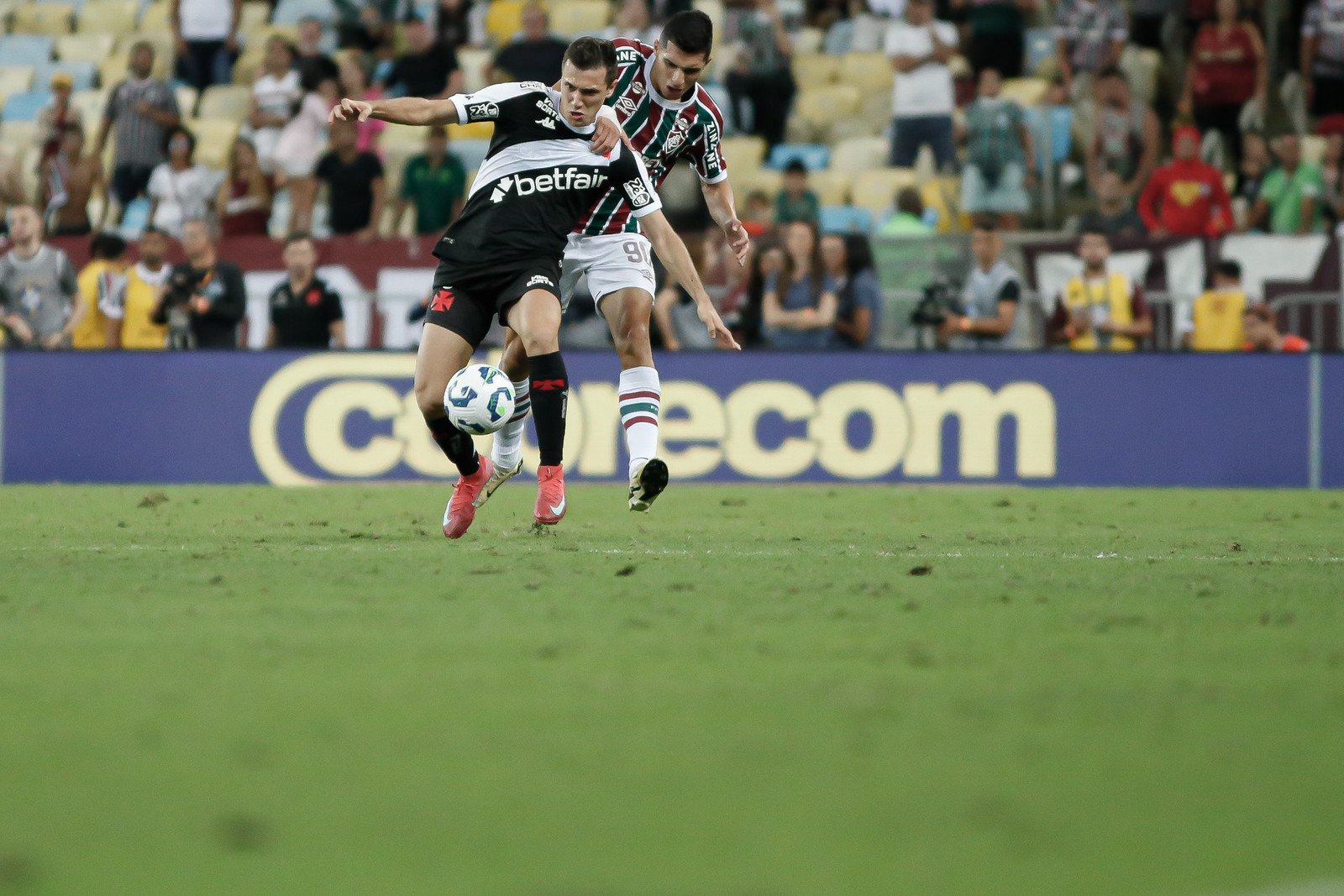 Vasco x Fluminense ao vivo: onde assistir, escalações e tudo sobre o Clássico dos Gigantes pelo Brasileirão. Imagem: Matheus Lima/CR Vasco Vasco x Fluminense ao vivo: onde assistir, escalações e tudo sobre o Clássico dos Gigantes pelo Brasileirão. Imagem: Matheus Lima/CR Vasco