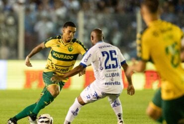 Lance de Paysandu x Cuiabá. Imagem: AssCom Dourado