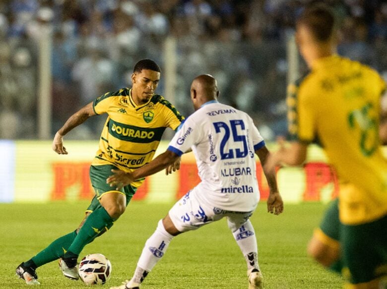 Lance de Paysandu x Cuiabá. Imagem: AssCom Dourado