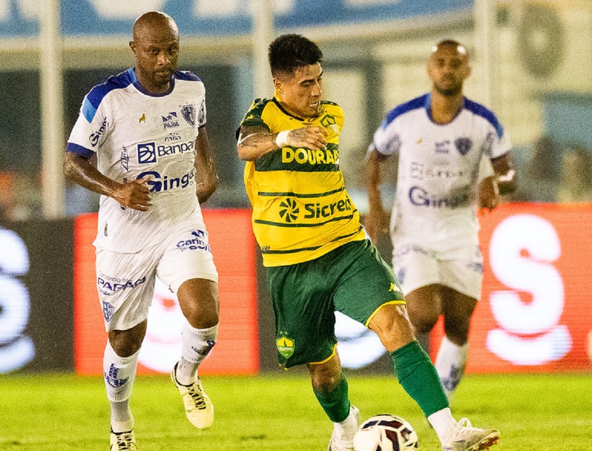 Lance de Paysandu x Cuiabá. Imagem: AssCom Dourado