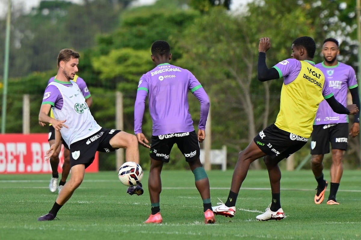 Criciúma x América-MG: duelo de extremos promete agitar a 32ª rodada da Série B 2025. Imagem: Mourão Panda/América-MG Criciúma x América-MG: duelo de extremos promete agitar a 32ª rodada da Série B 2025. Imagem: Mourão Panda/América-MG