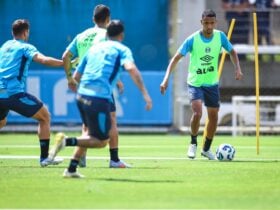 Grêmio x São Paulo: onde assistir, escalações e tudo sobre o duelo pela 28ª rodada do Brasileirão. Imagem: Lucas Uebel/GFBPA