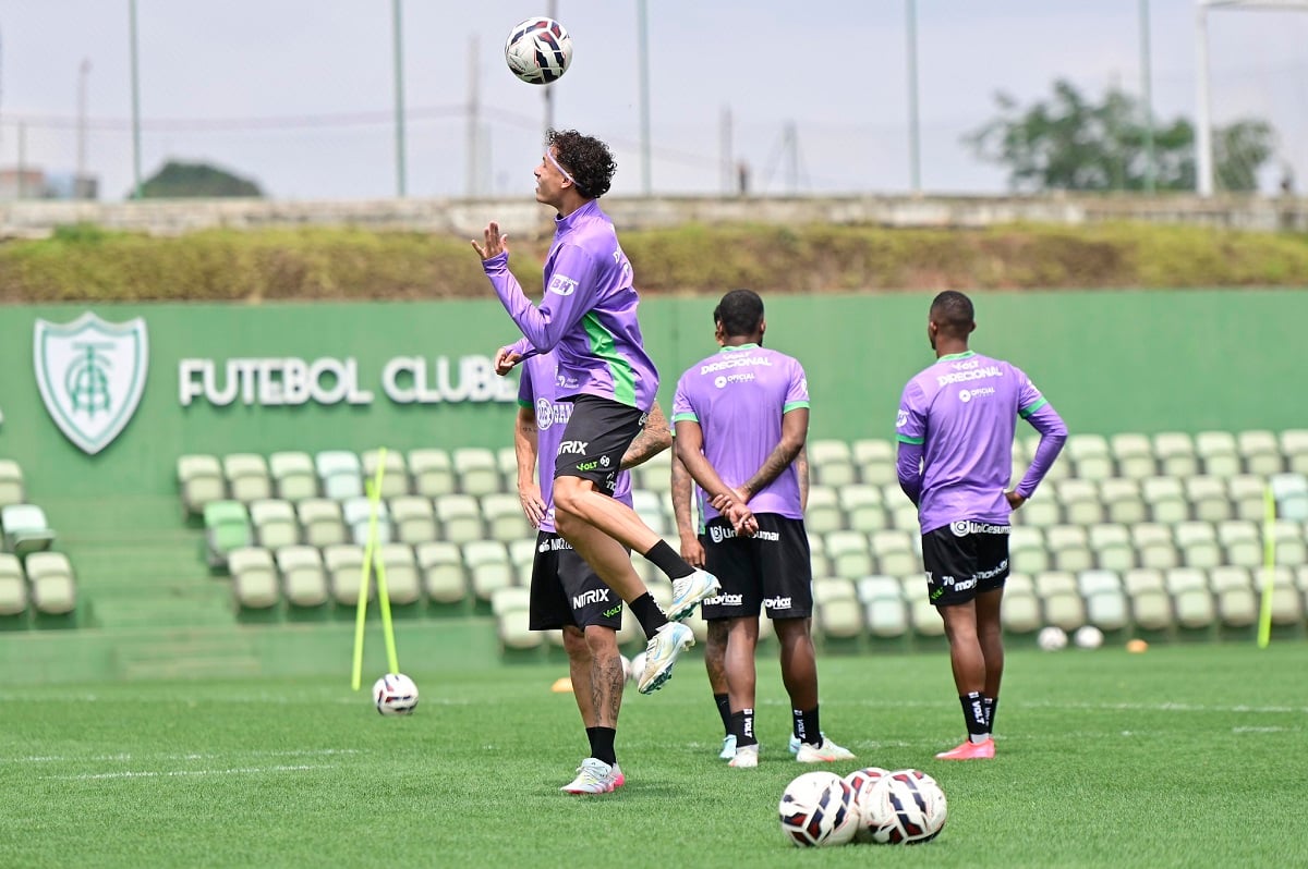 América-MG x CRB: onde assistir, escalações e tudo sobre o duelo decisivo da Série B. Imagem: Mourão Panda/América-MG