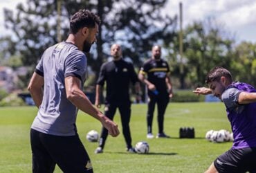 Criciúma x Goiás: onde assistir, horário e prováveis escalações pela 34ª rodada da Série B do Brasileirão 2025. Imagem: Celso da Luz/Criciúma