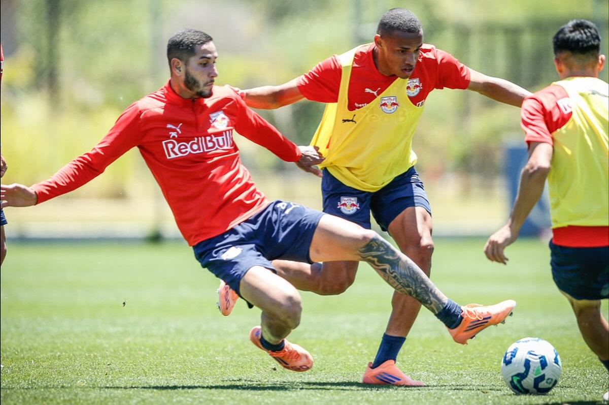 Bragantino x Vasco: onde assistir, escalações e tudo sobre o confronto pelo Brasileirão 2025. Imagem: Ari Ferreira/RB Bragantino