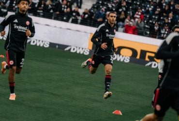 Eintracht Frankfurt x Borussia Dortmund ao vivo: onde assistir, horário e tudo sobre o duelo decisivo da Copa da Alemanha 2025/26. Imagem: Divulgação Eintracht Frankfurt