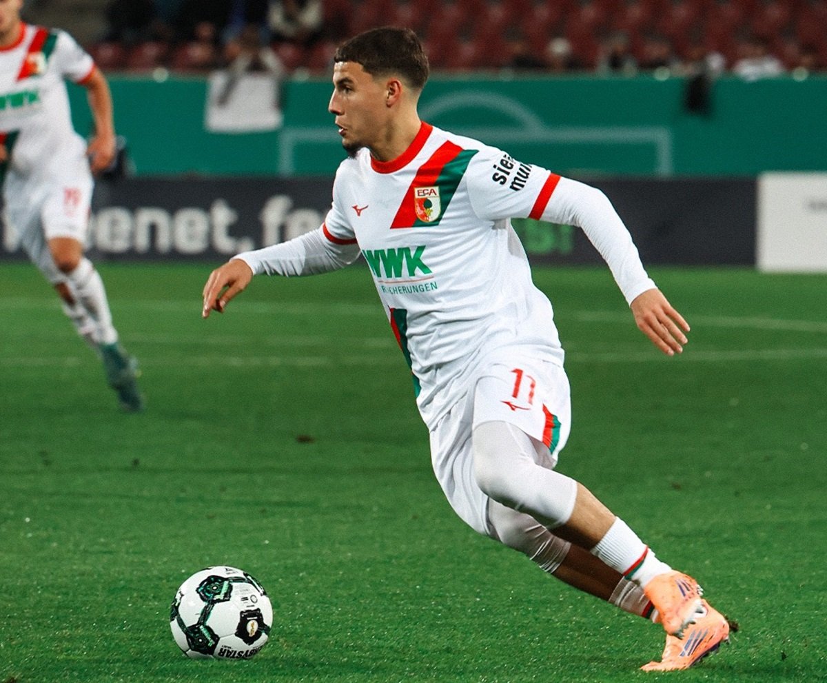 Augsburg x Borussia Dortmund: confronto de extremos na Bundesliga 2025/26 promete fortes emoções! Imagem: Divulgação Augsburg