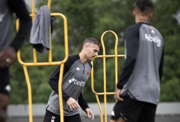 Vasco x São Paulo: onde assistir, escalações e tudo sobre o duelo decisivo em São Januário. Imagem: Matheus Lima/CR Vasco