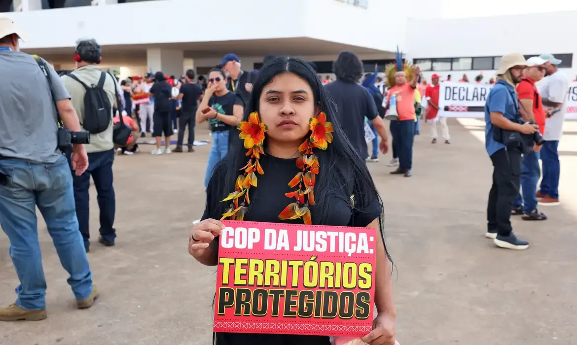 Indígenas pedem demarcações e ações contra mudanças climáticas no DF