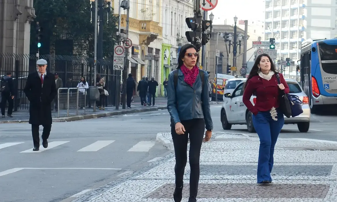 Metrô de São Paulo enfrenta falha e provoca transtornos em estações principais
