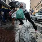 Frente fria provoca chuvas e queda de temperatura em São Paulo